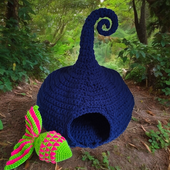 Handmade Crochet Fairy Elven Cat / Small Pet Bed and Toy - Picture 2 of 6